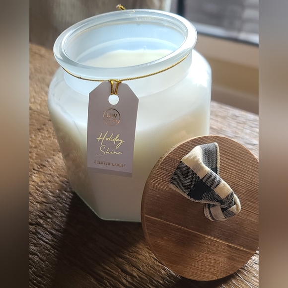 2 Scented Candles - Picture 3 of 6